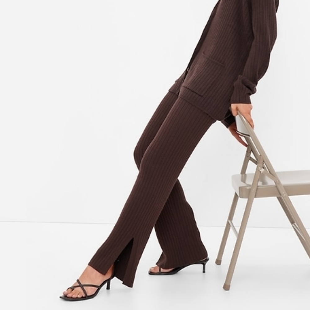 GAP Mid Rise Flare Sweater Pants In Chocolate Brown, Size Medium Tall